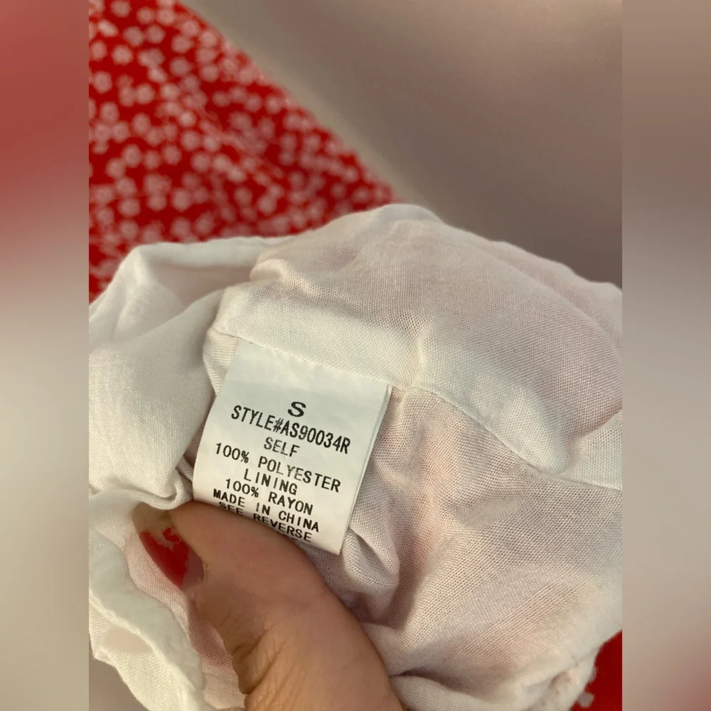 Blush Boutique red and white floral button up dress midi size small - Picture 5 of 5